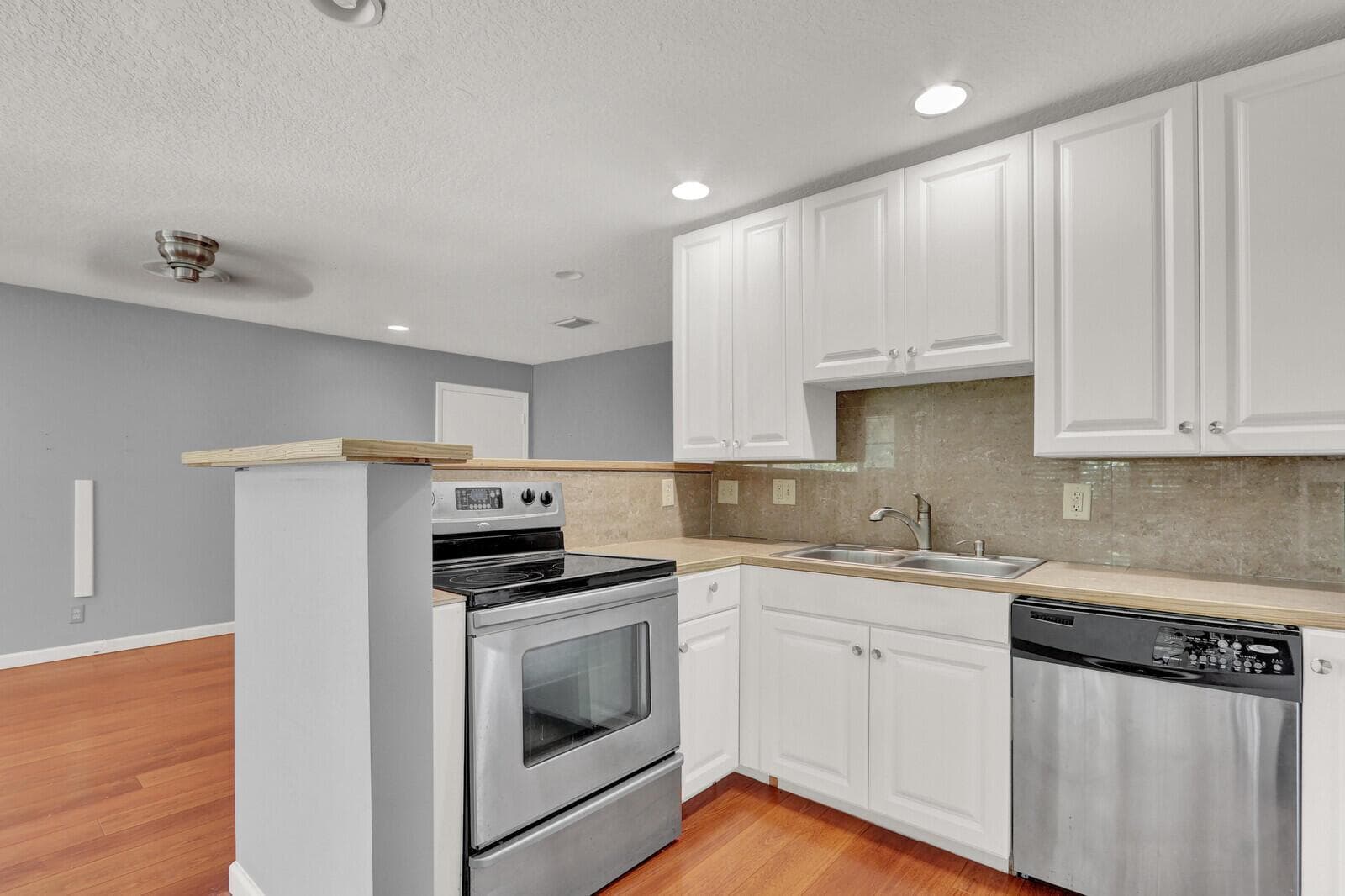 312 Southwind Drive 207 photo 8