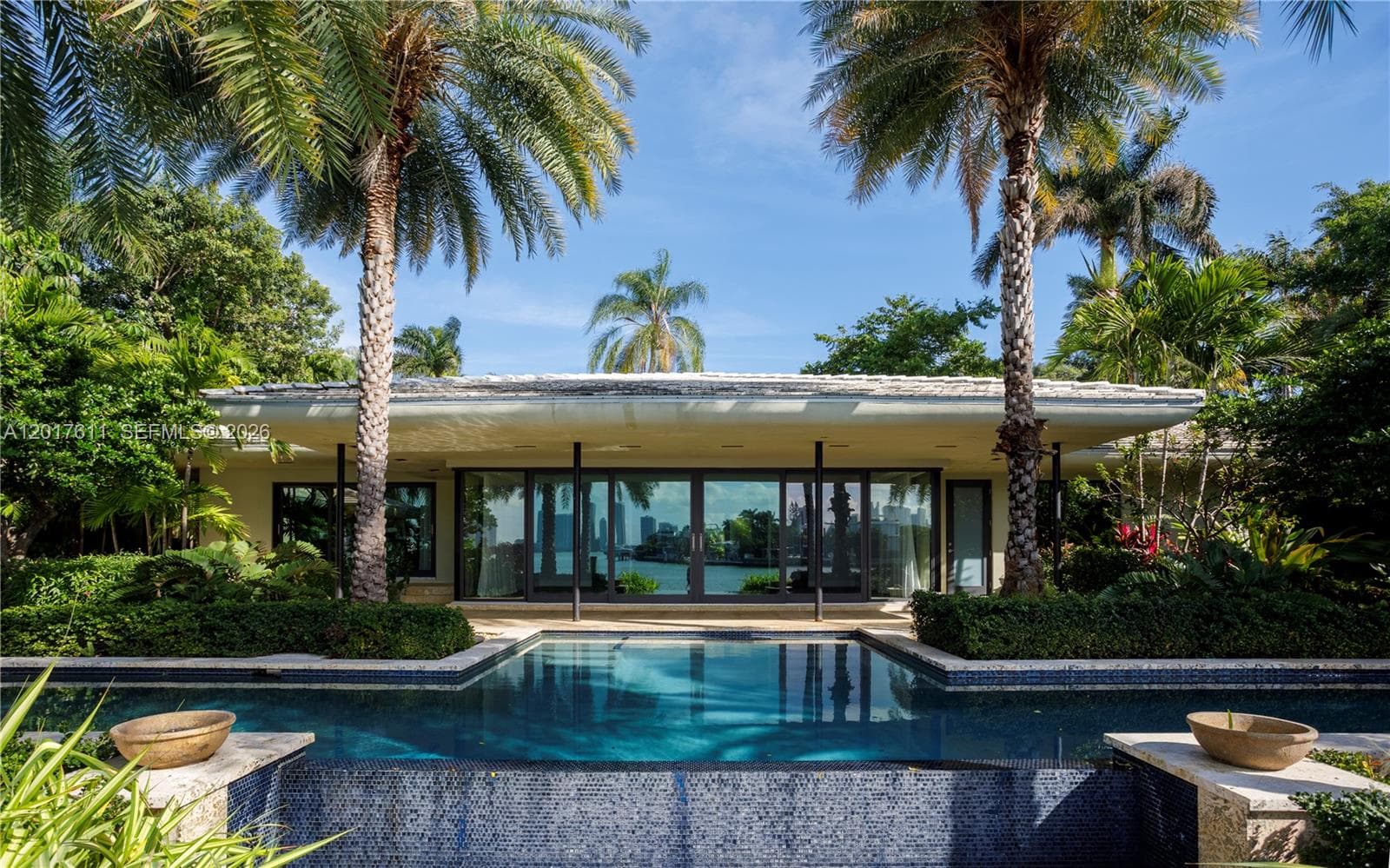 250 San Marino Dr photo 2