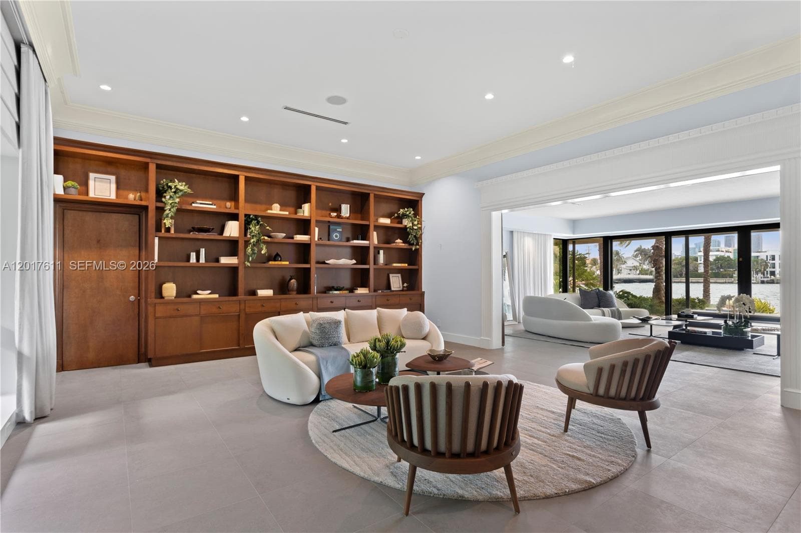 250 W San Marino Dr photo 16