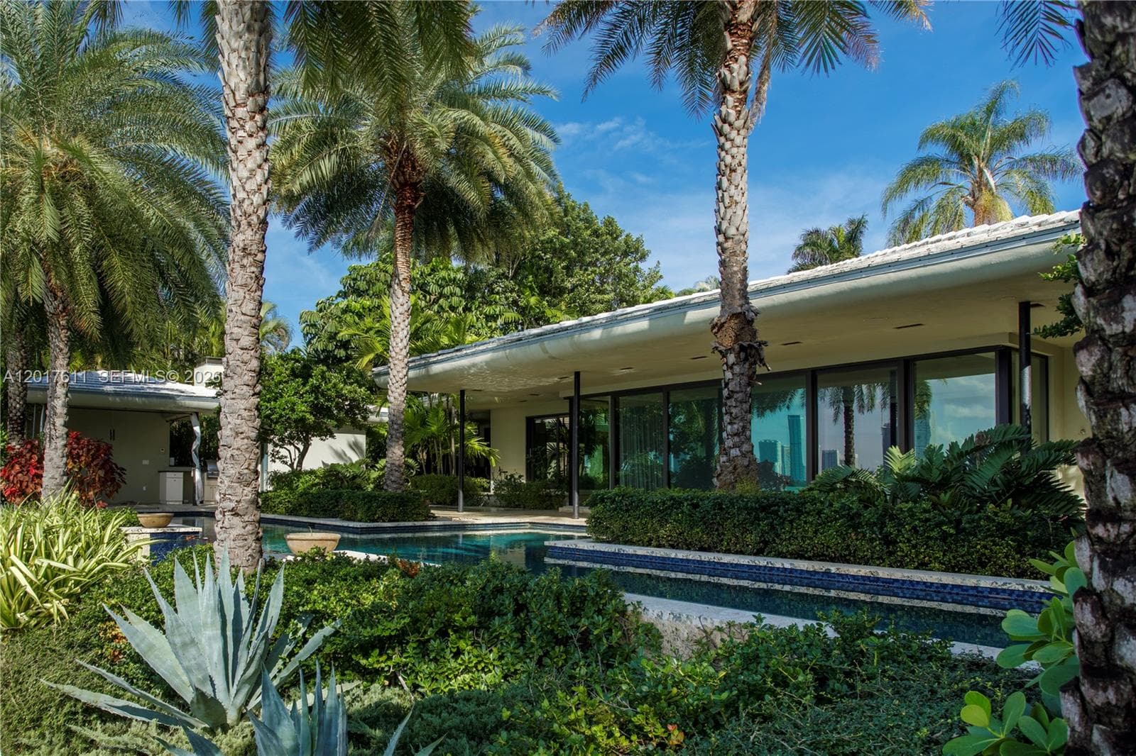 250 San Marino Dr photo 4