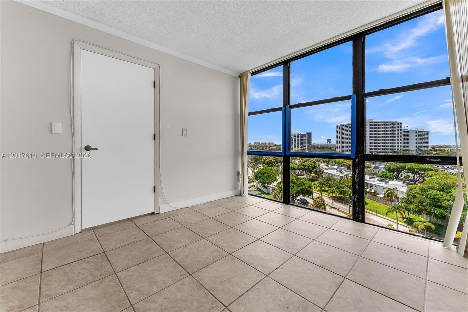 800 Parkview Dr 1007 photo 17