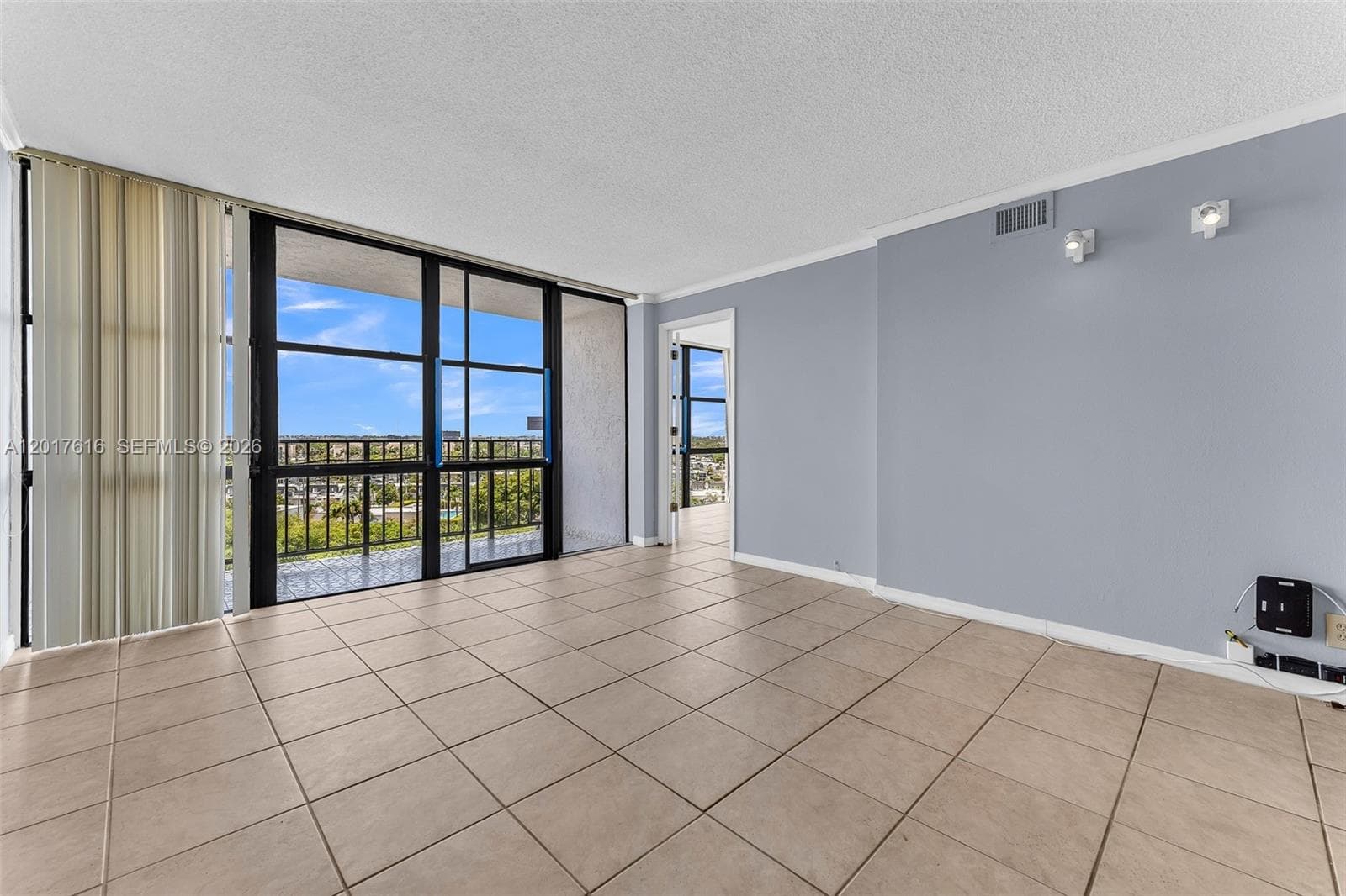 800 Parkview Dr 1007 photo 14