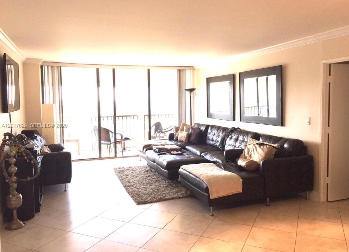 3731 Country Club Dr 1526 photo 9