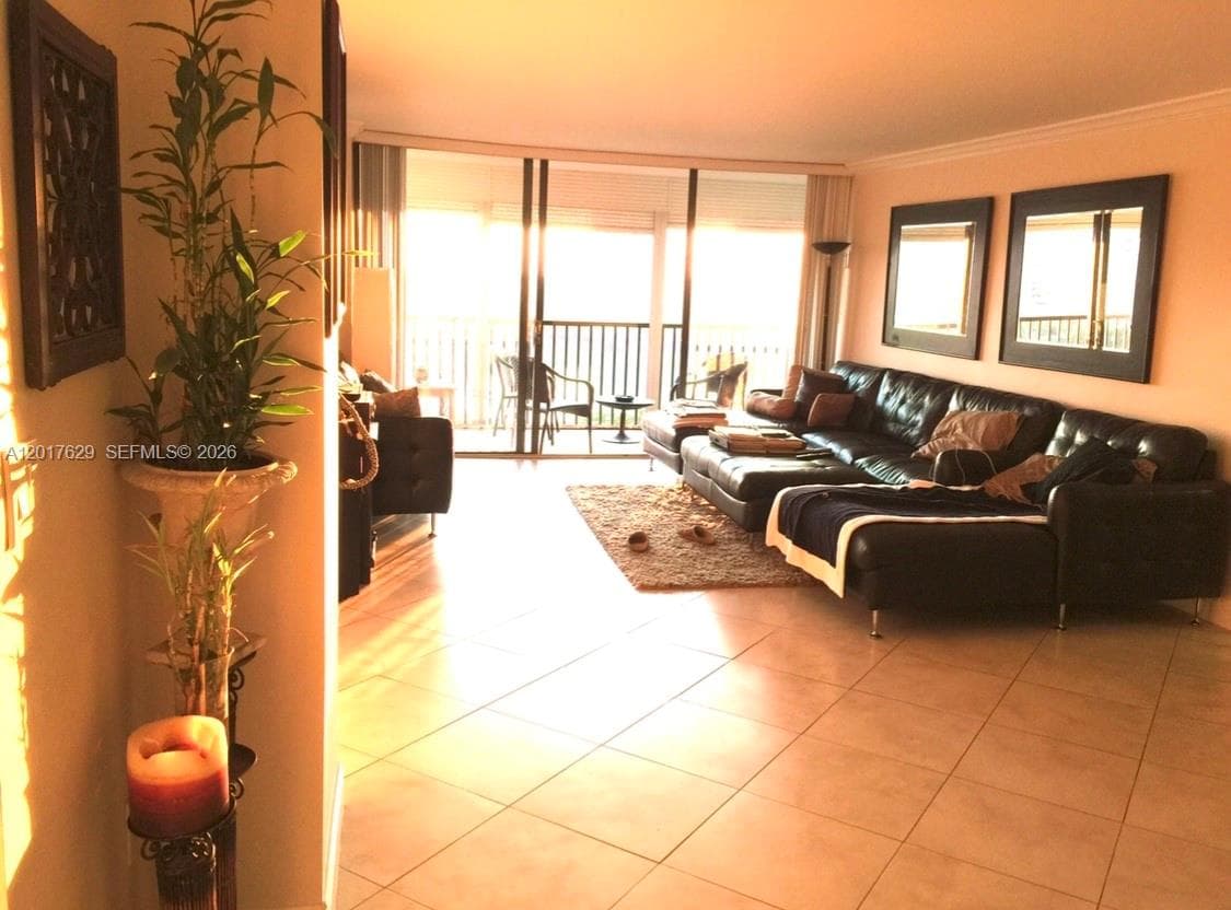 3731 Country Club Dr 1526 photo 10