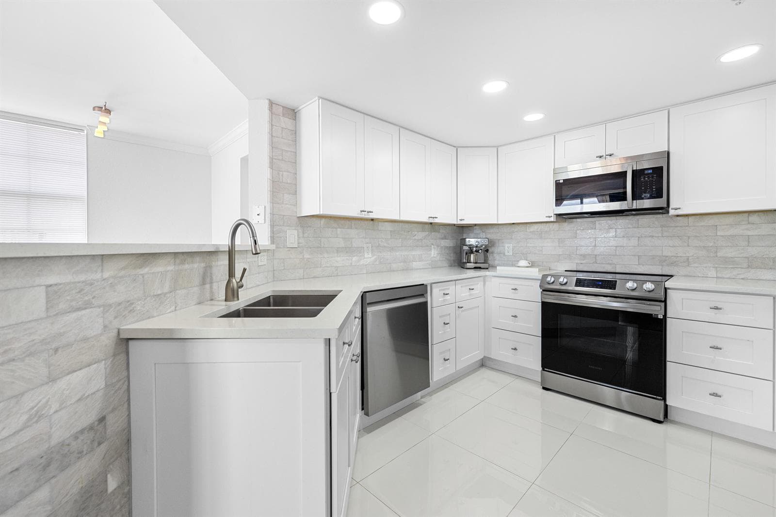 1801 N Flagler Drive 824 photo 9