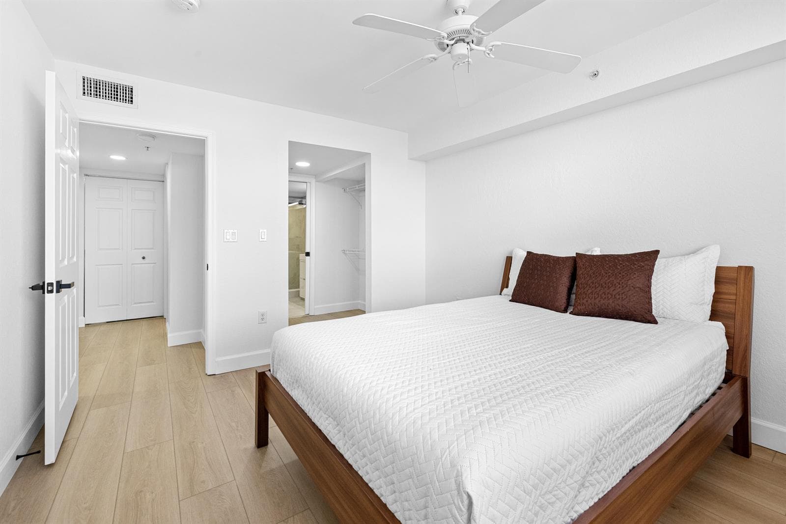 1801 N Flagler Drive 824 photo 15