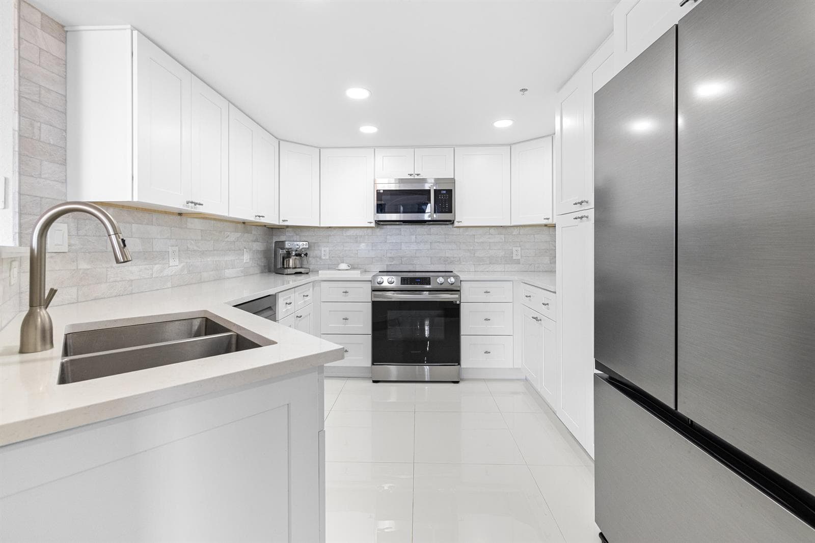 1801 N Flagler Drive 824 photo 8