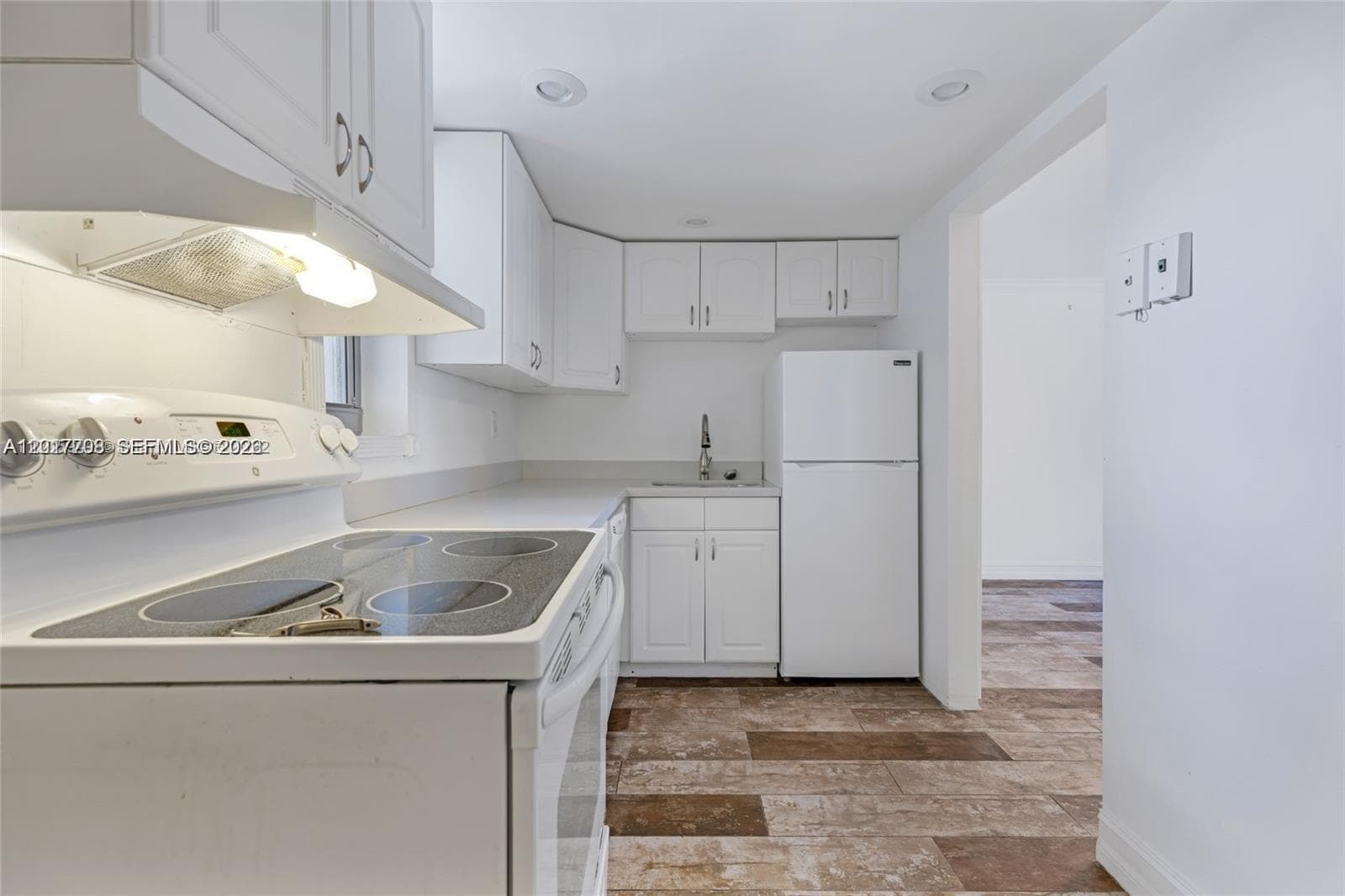1674 Bay Rd 302 photo 8