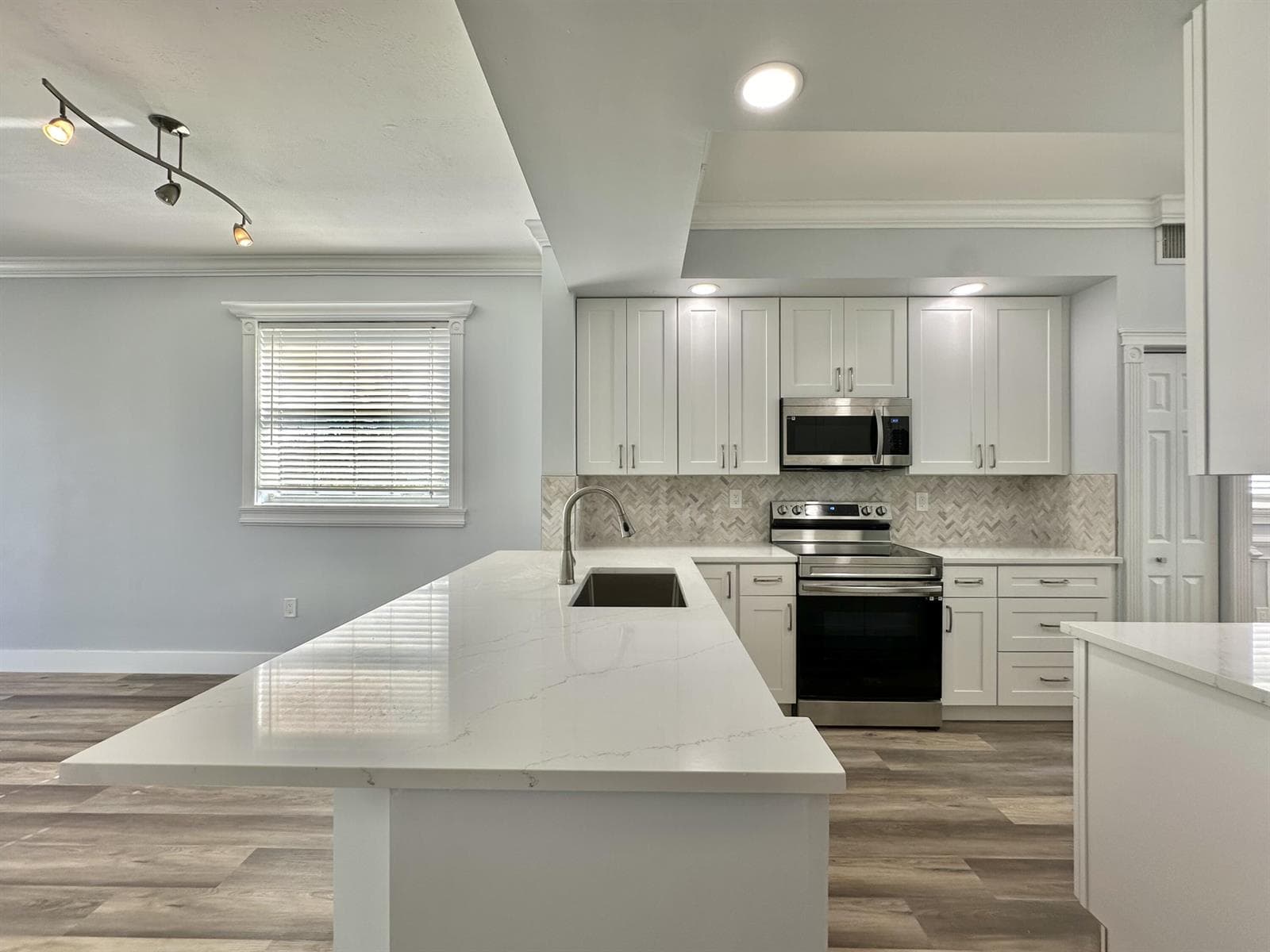 27 Royal Palm Way 406 photo 7
