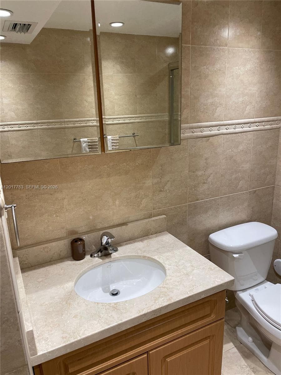 5005 Collins Ave 1422 photo 23