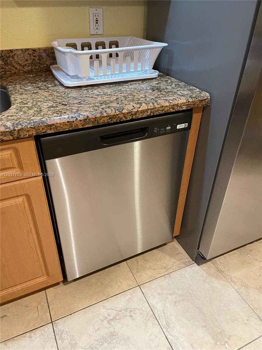 5005 Collins Ave 1422 photo 13