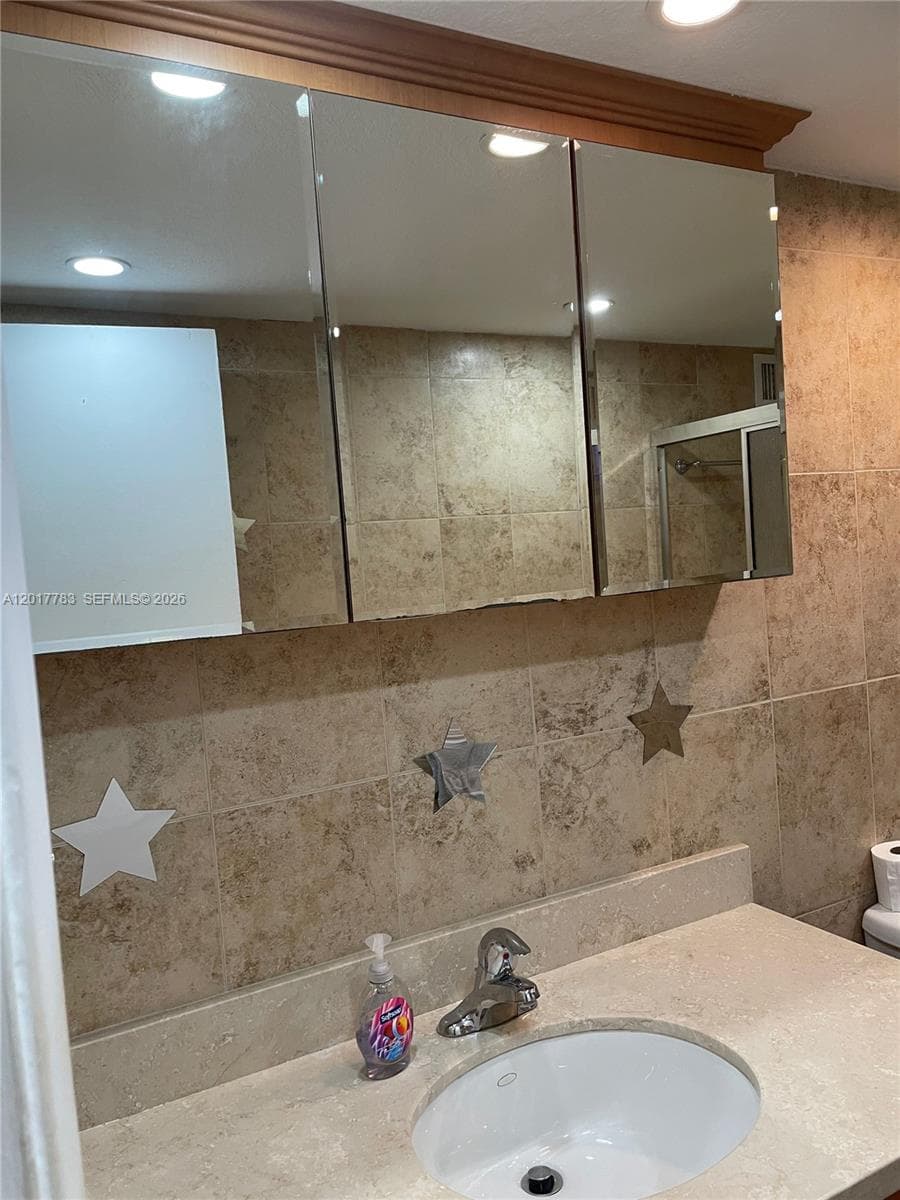 5005 Collins Ave 1422 photo 20