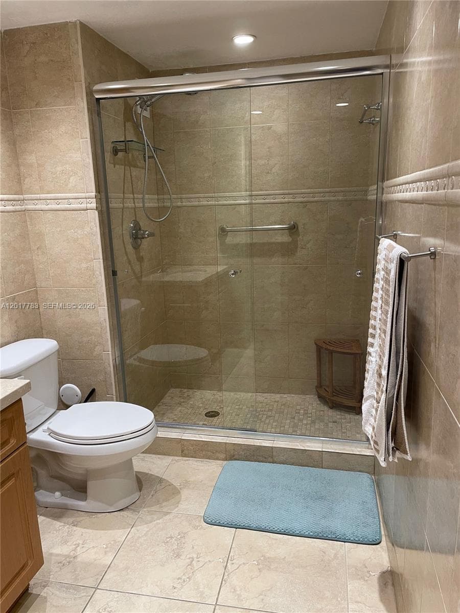 5005 Collins Ave 1422 photo 24