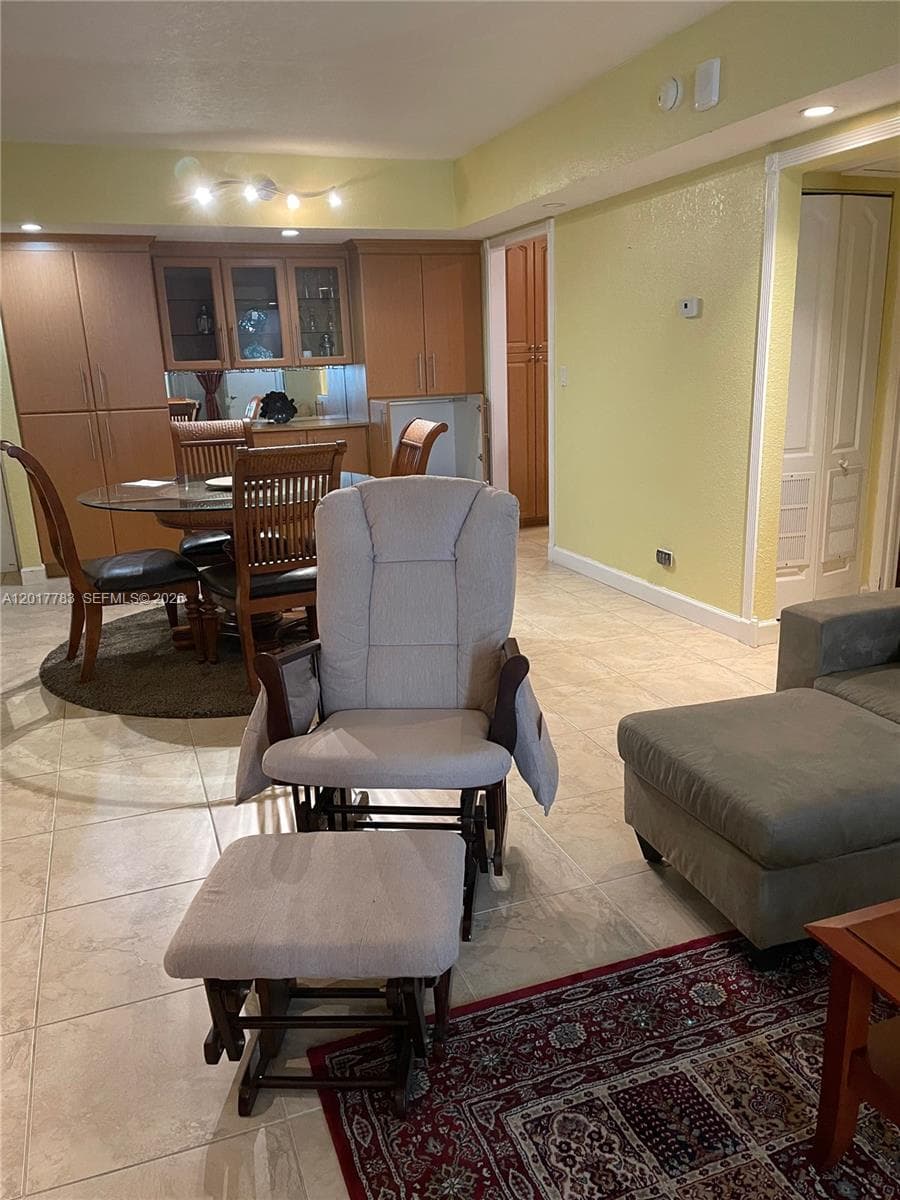 5005 Collins Ave 1422 photo 18