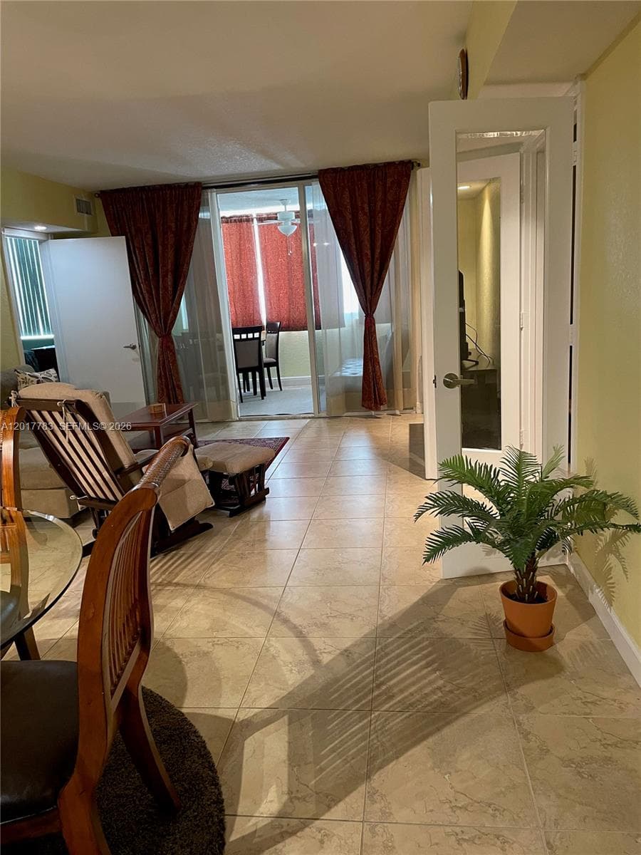 5005 Collins Ave 1422 photo 11