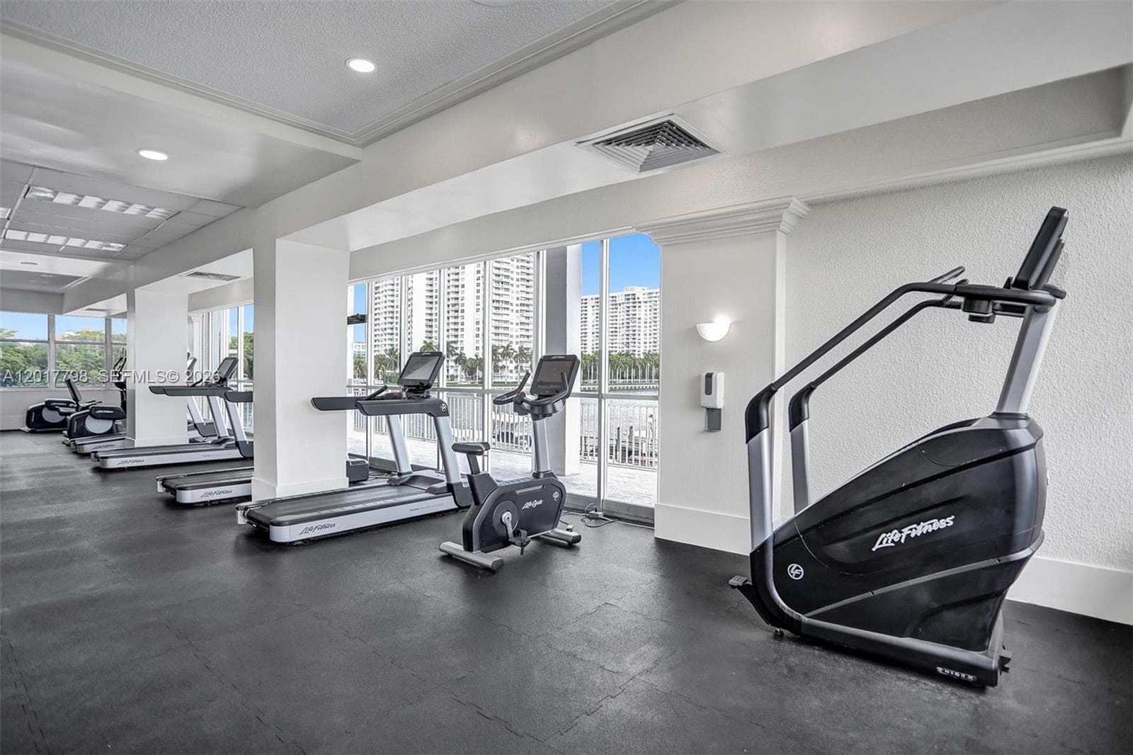 18041 Biscayne Blvd 1804 photo 23