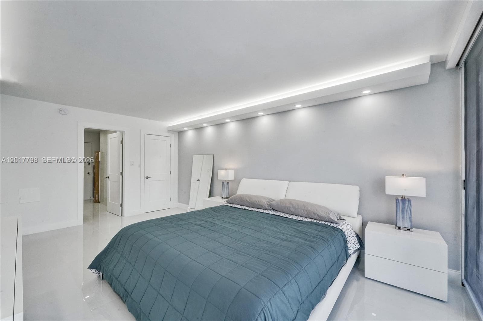 18041 Biscayne Blvd 1804 photo 5