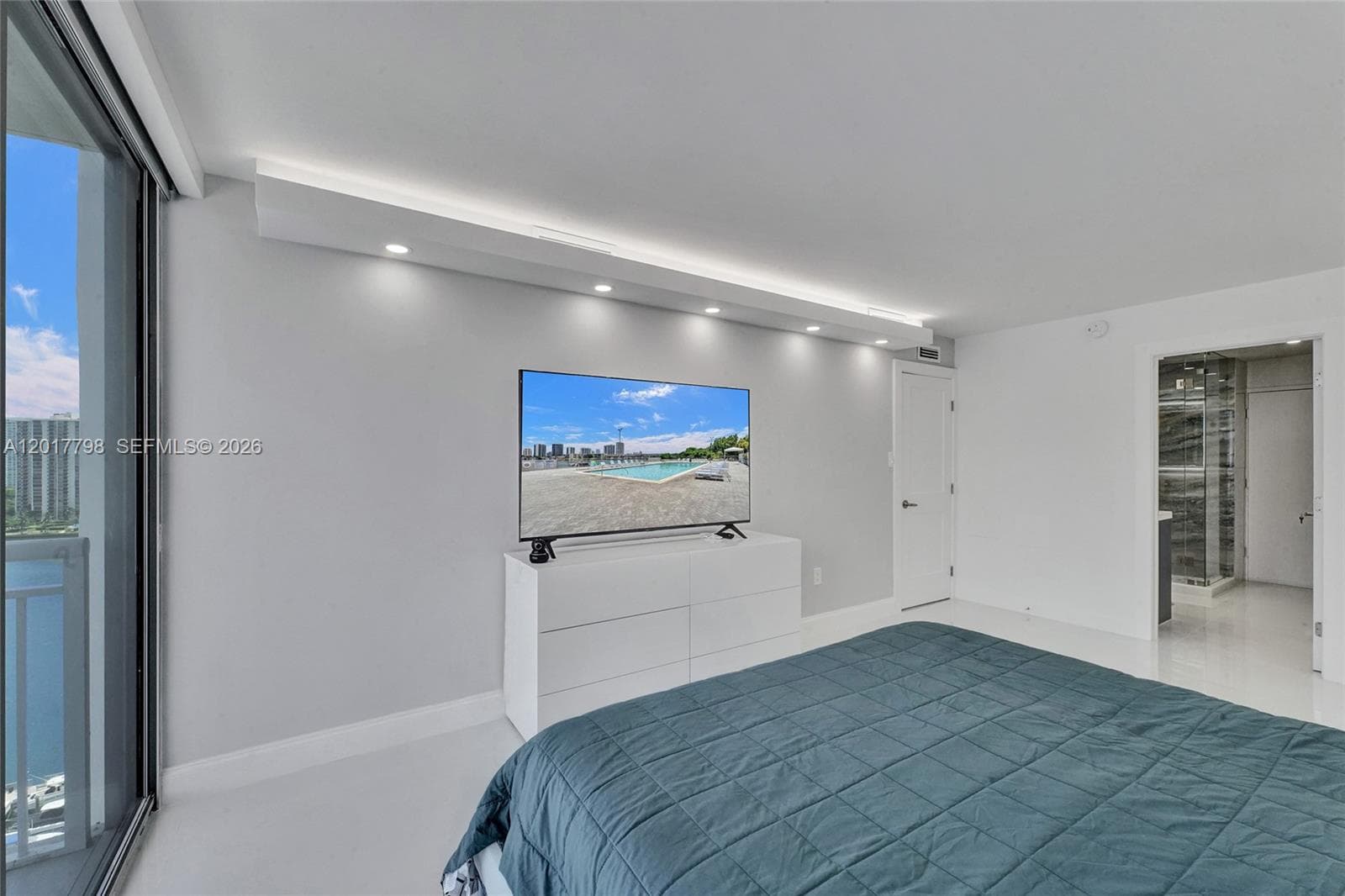 18041 Biscayne Blvd 1804 photo 15