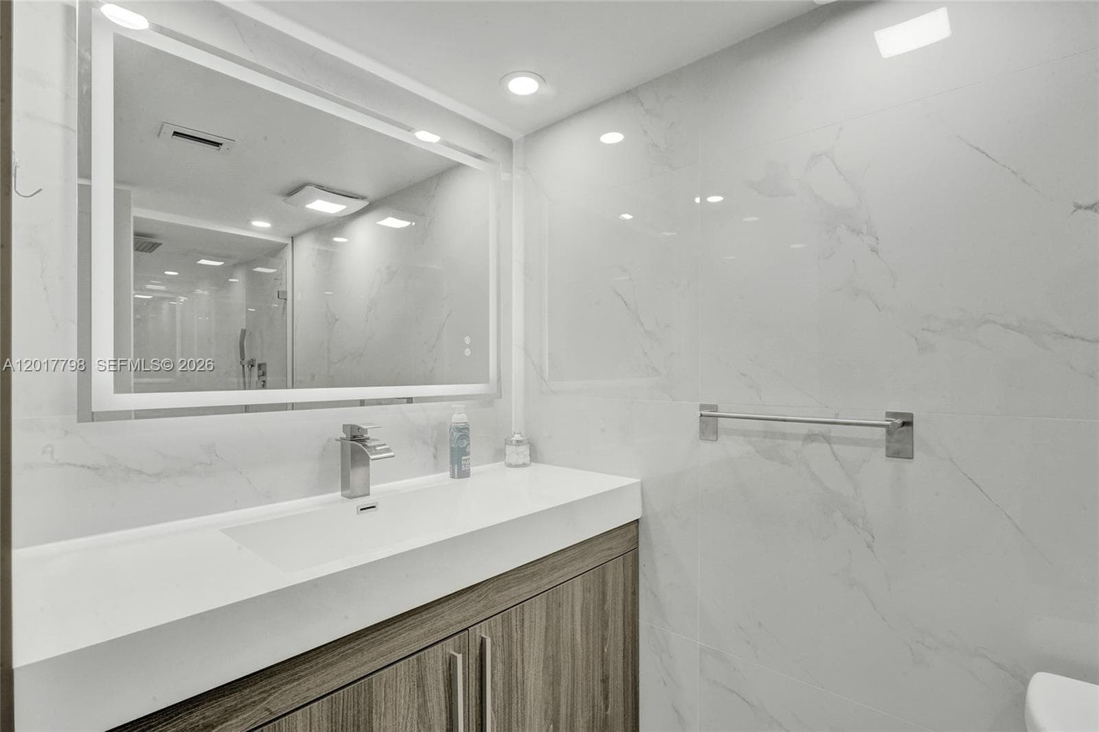 18041 Biscayne Blvd 1804 photo 8