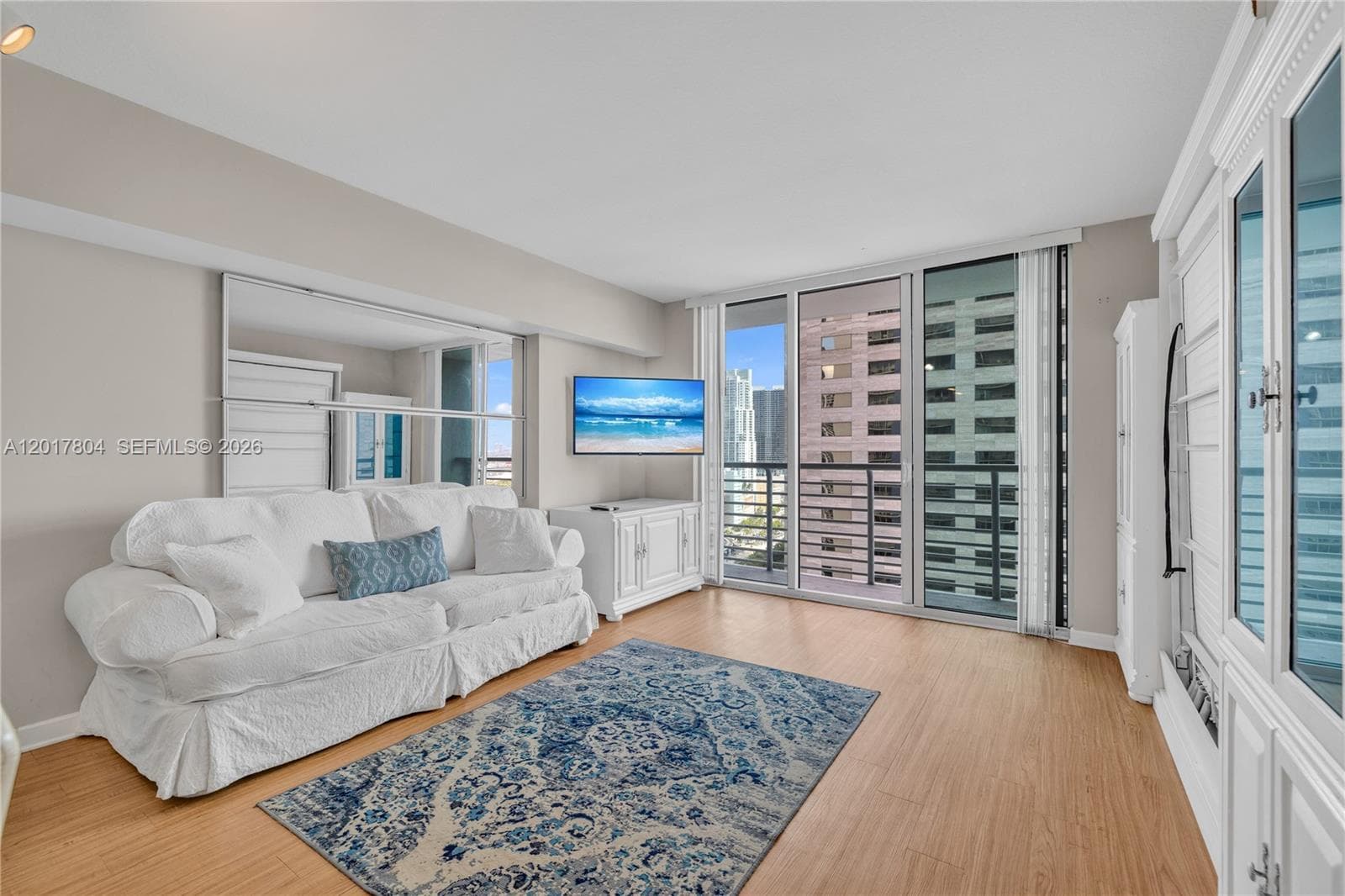335 Biscayne Blvd 2706 photo 2