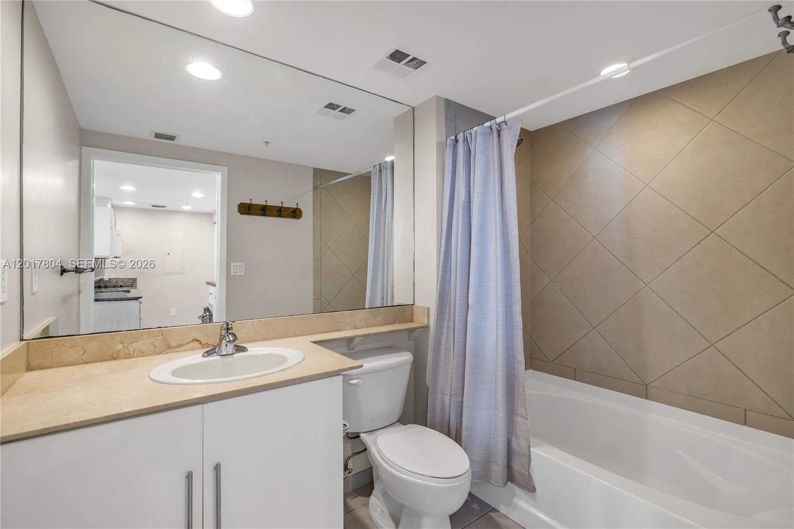335 Biscayne Blvd 2706 photo 4