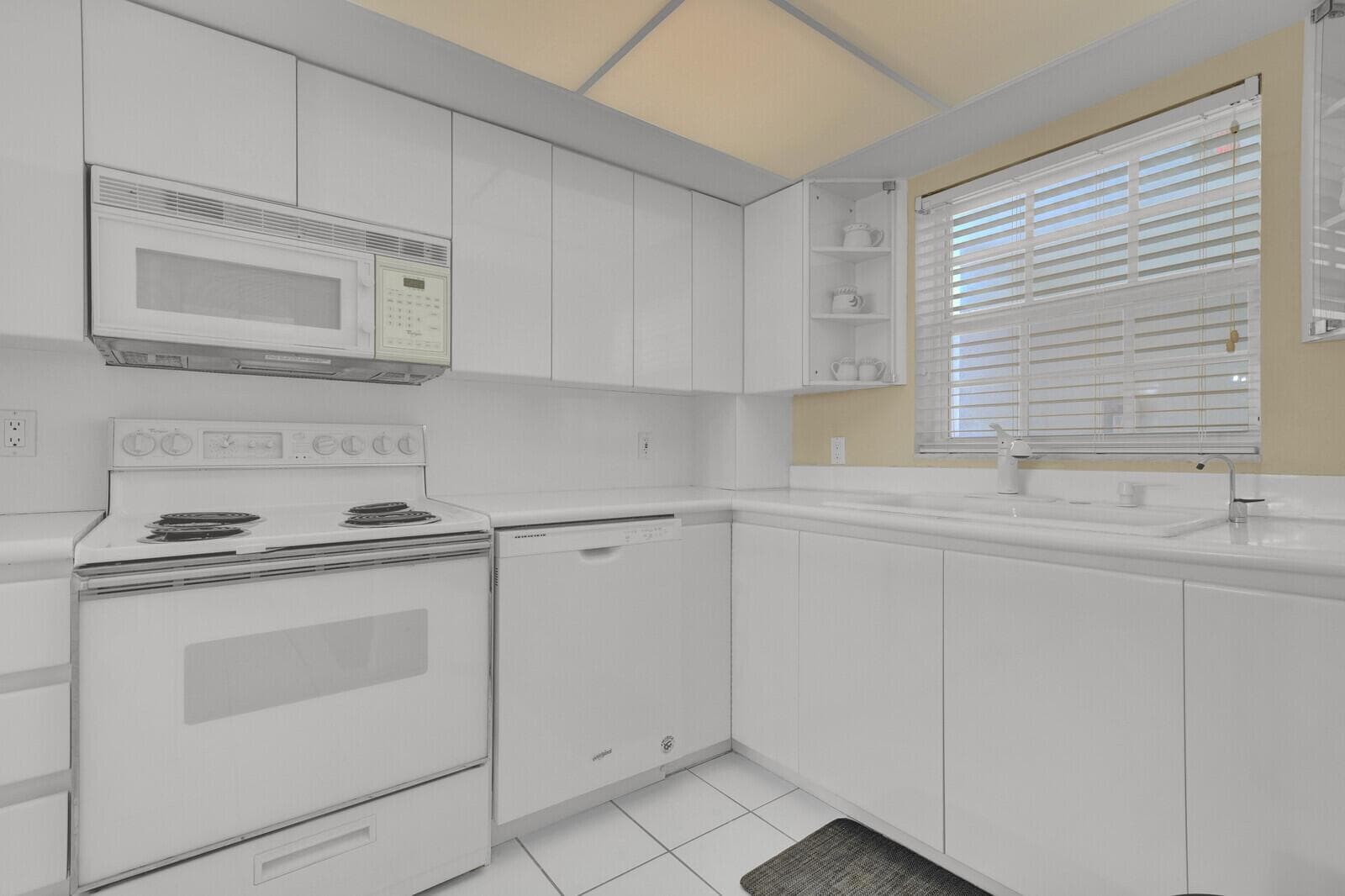 140 NE 28th Avenue 502 photo 9
