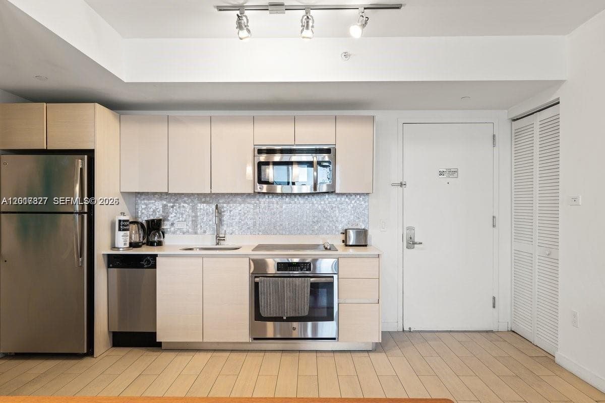 2602 Hallandale Beach Blvd R1109 photo 8