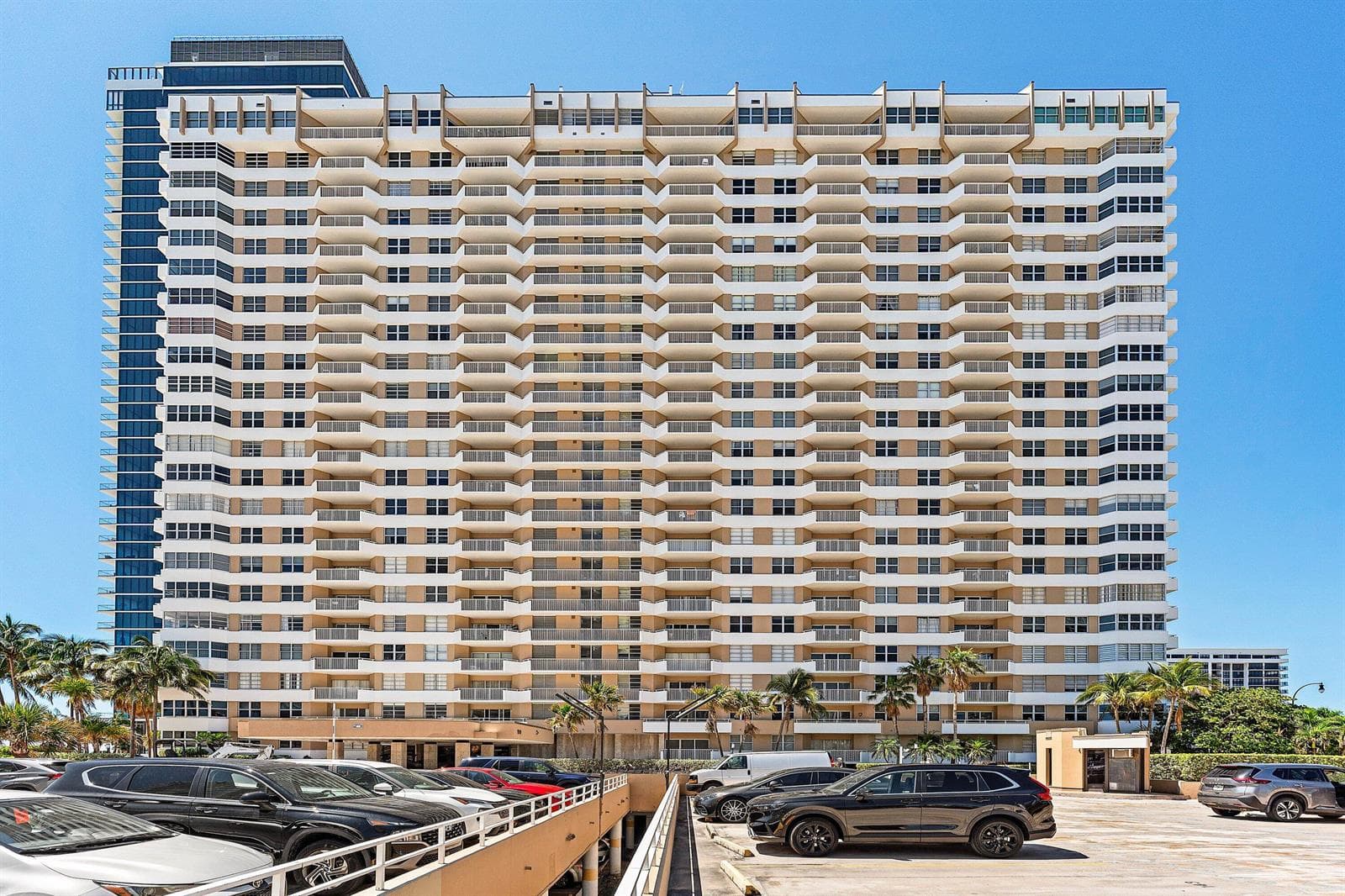1980 S Ocean Drive 18q photo 2