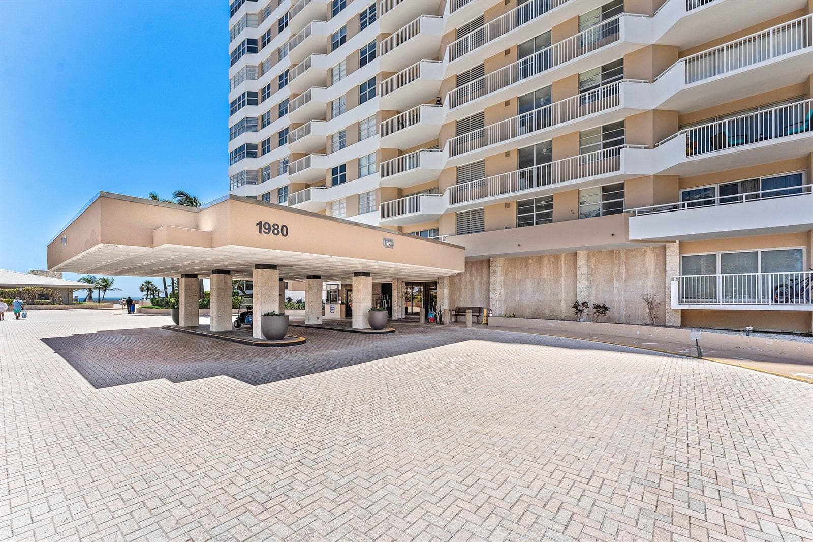 1980 S Ocean Drive 18q photo 1