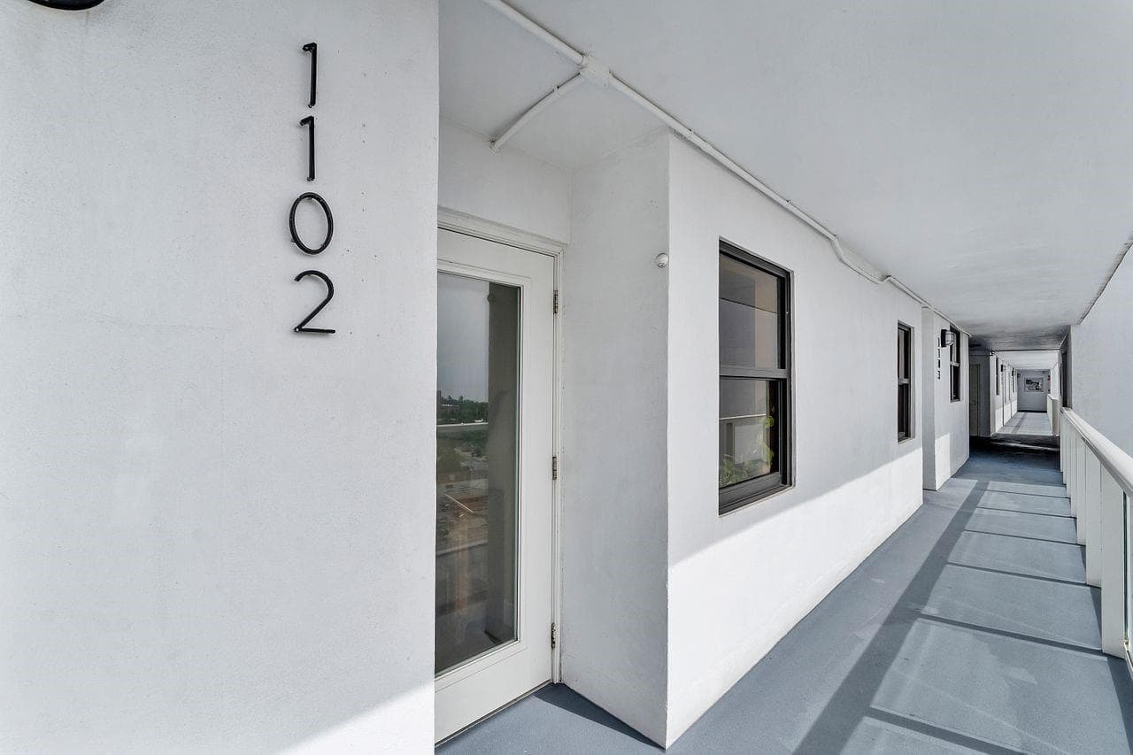 1401 N Riverside Drive 1102 photo 17