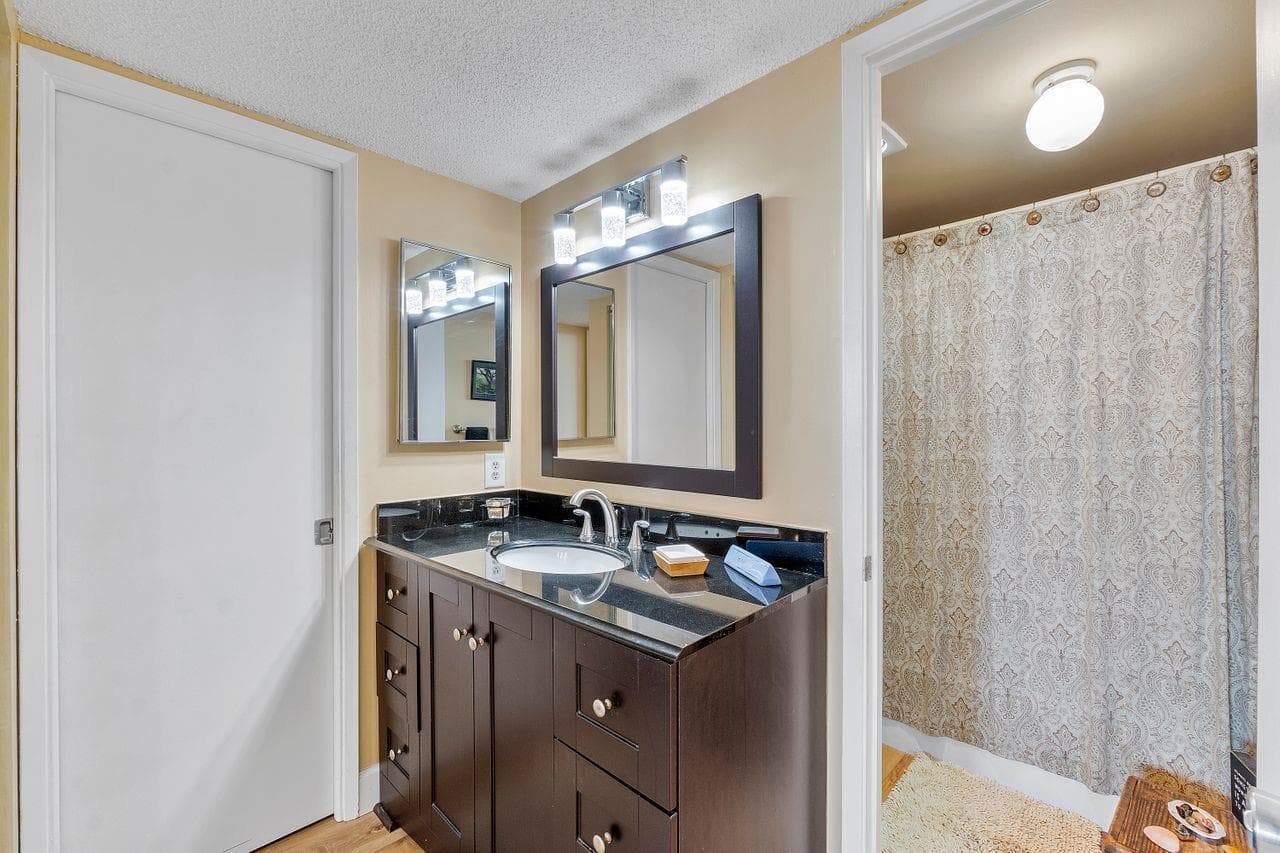 1401 N Riverside Drive 1102 photo 16