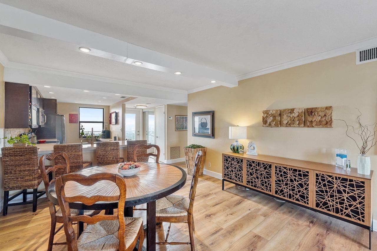 1401 N Riverside Drive 1102 photo 4