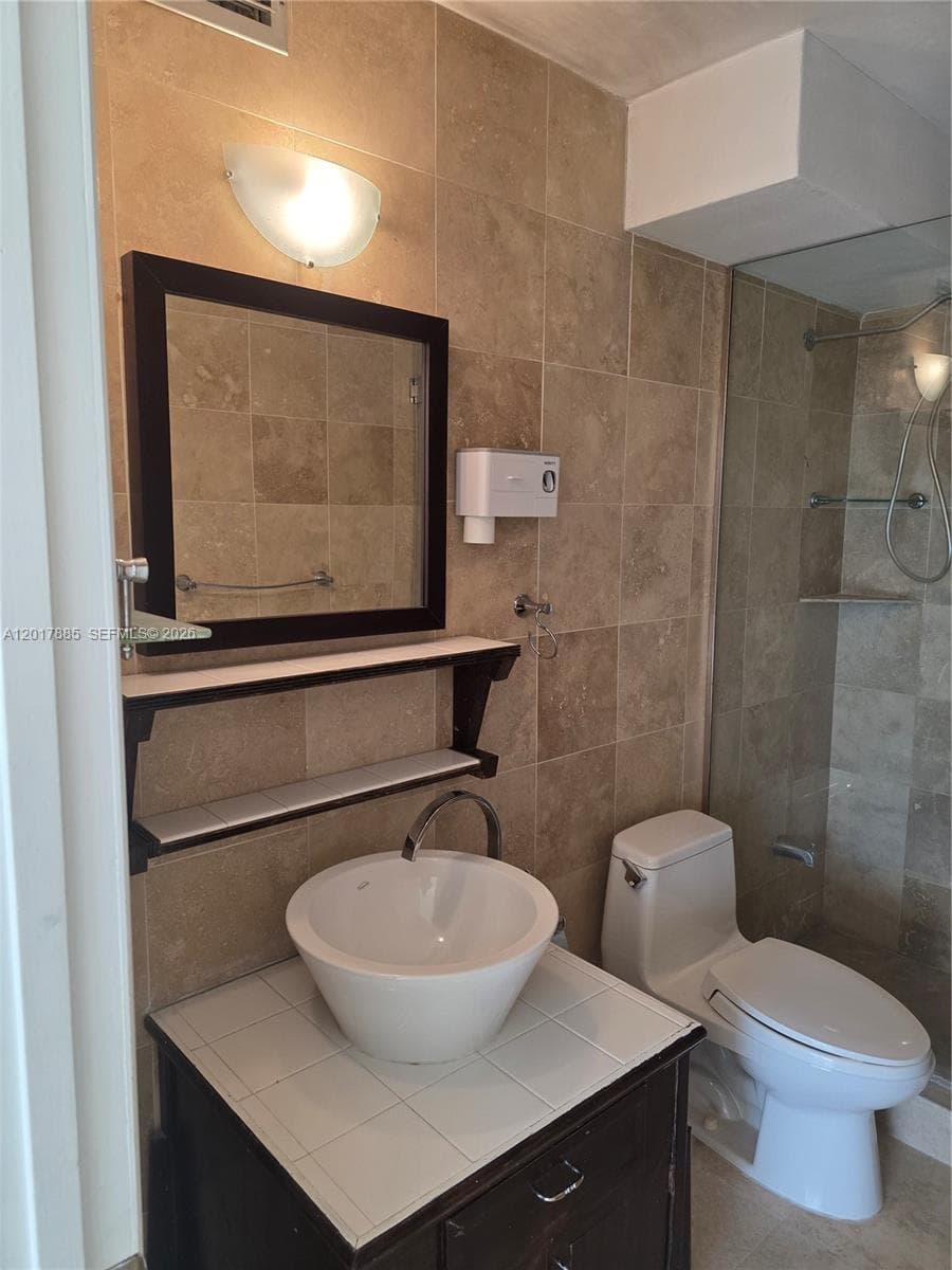 9800 Bay Harbor Dr 408 photo 14