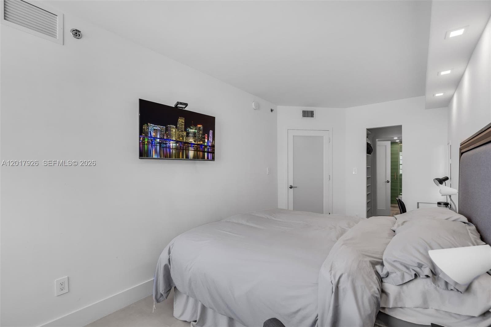 100 Lincoln Rd 539 photo 14
