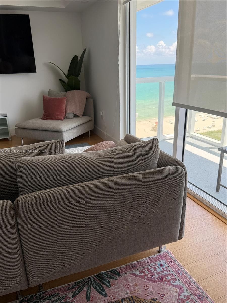 2457 Collins Ave PH-5 photo 5