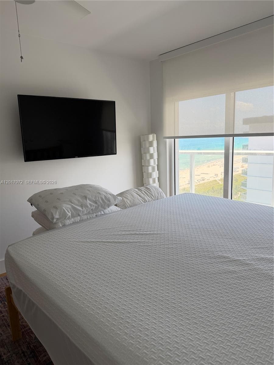 2457 Collins Ave PH-5 photo 10