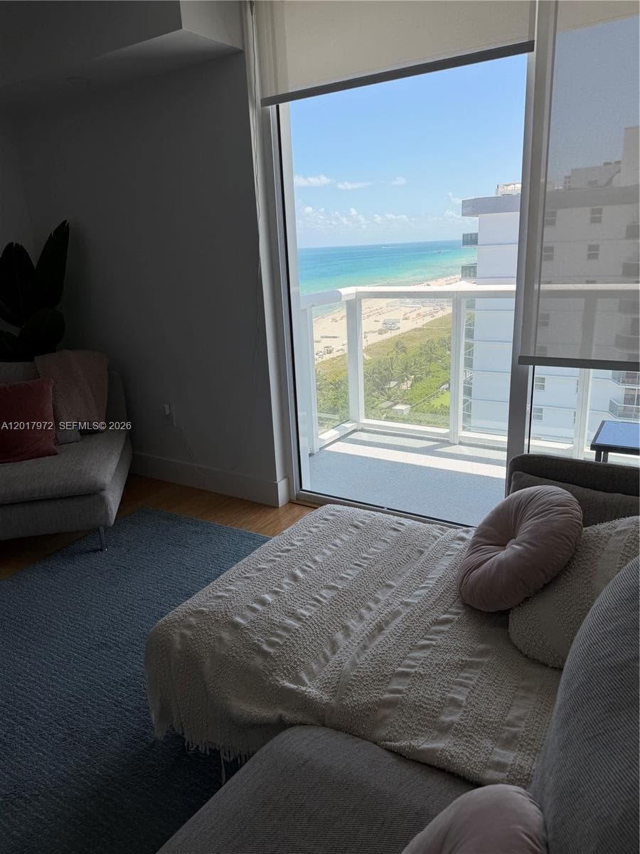 2457 Collins Ave PH-5 photo 14