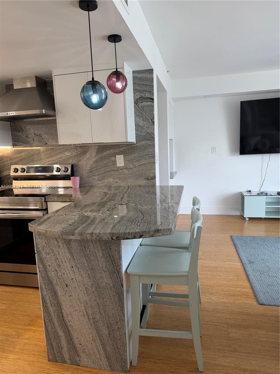 2457 Collins Ave PH-5 photo 8