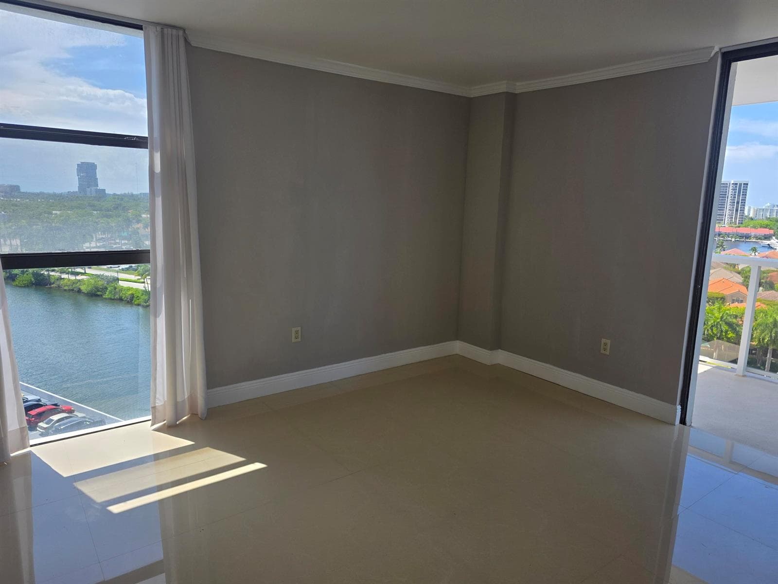 3701 N Country Club Drive 1008 photo 23
