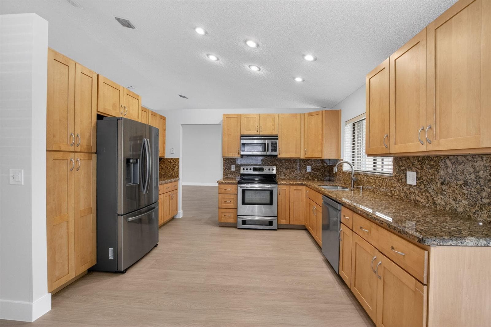 9720 Majestic Way photo 23