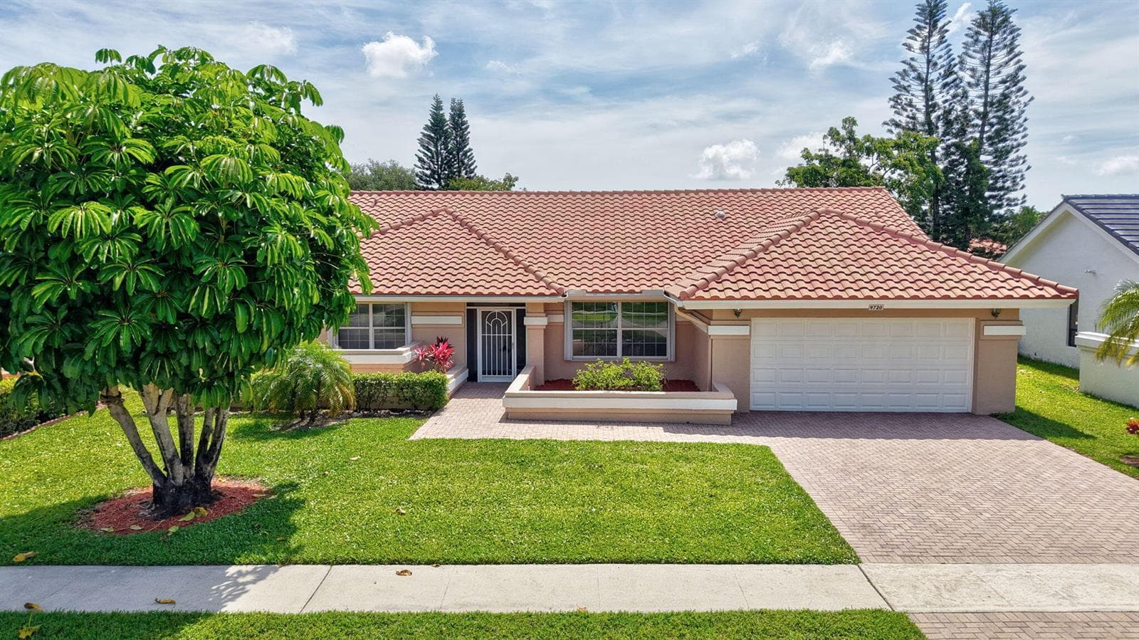 9720 Majestic Way photo 2