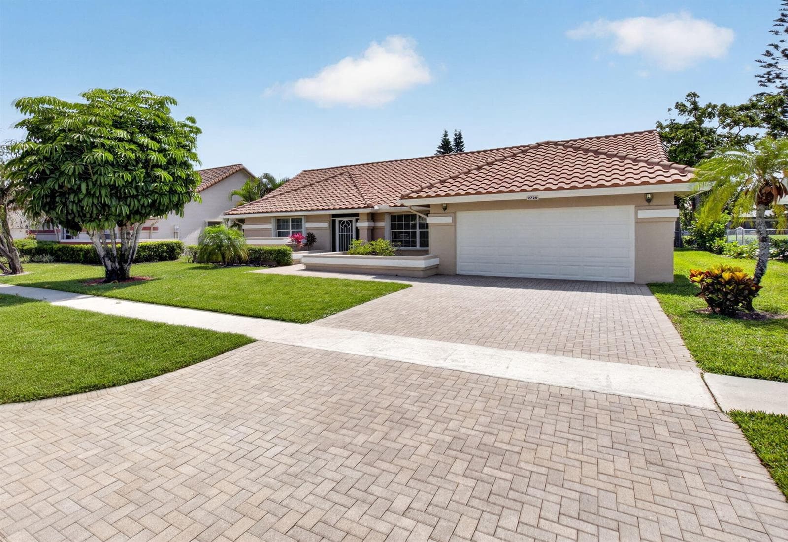9720 Majestic Way photo 3