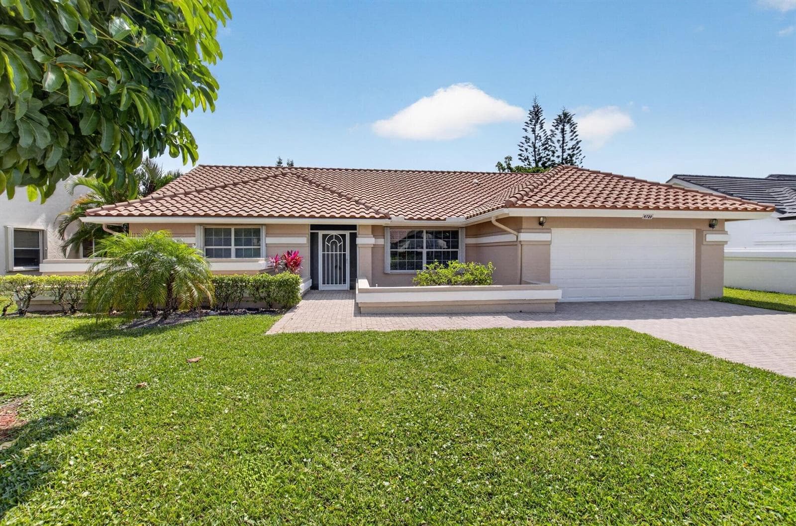 9720 Majestic Way photo 1