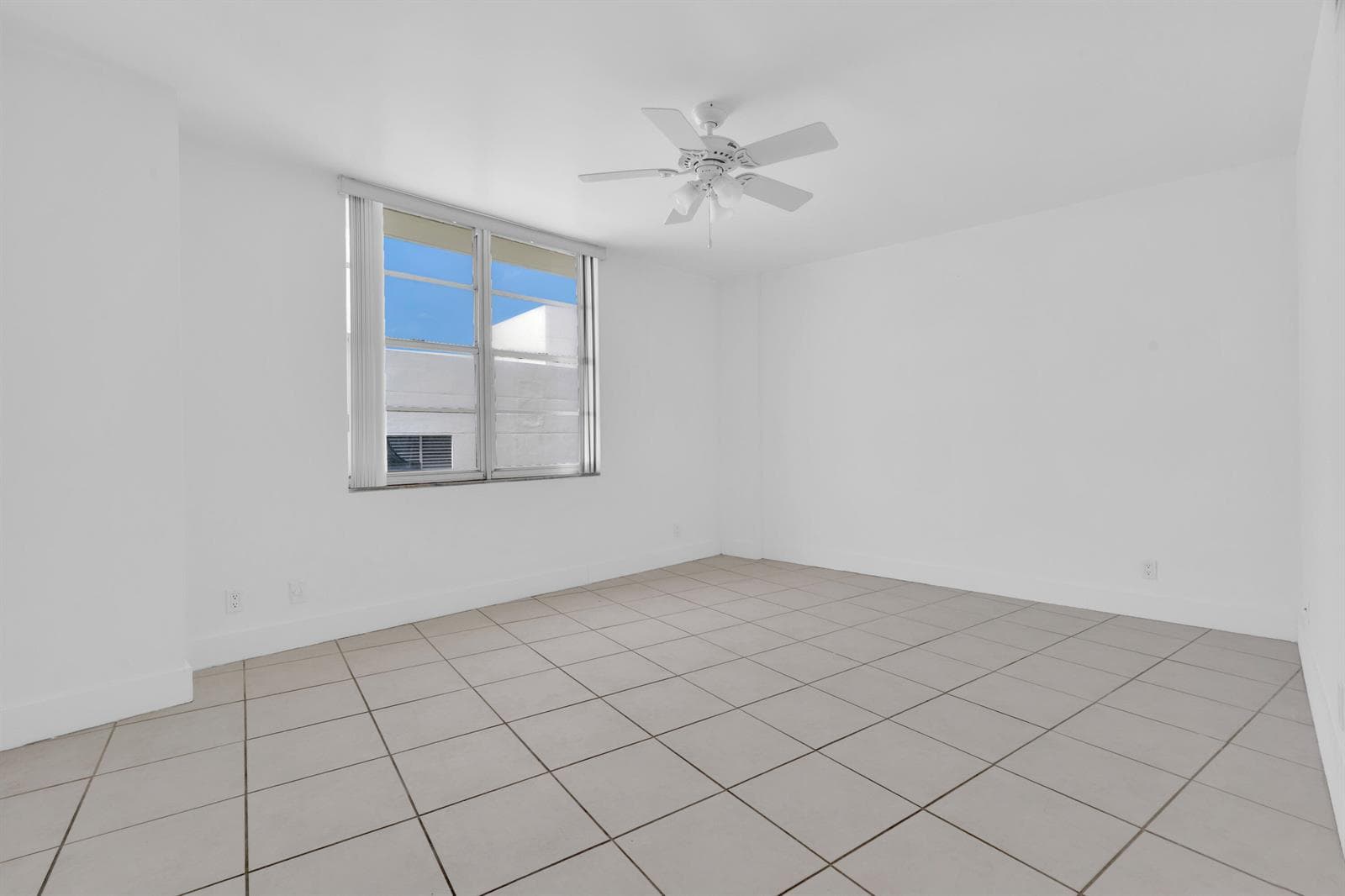 3725 S Ocean Drive 1215 photo 7