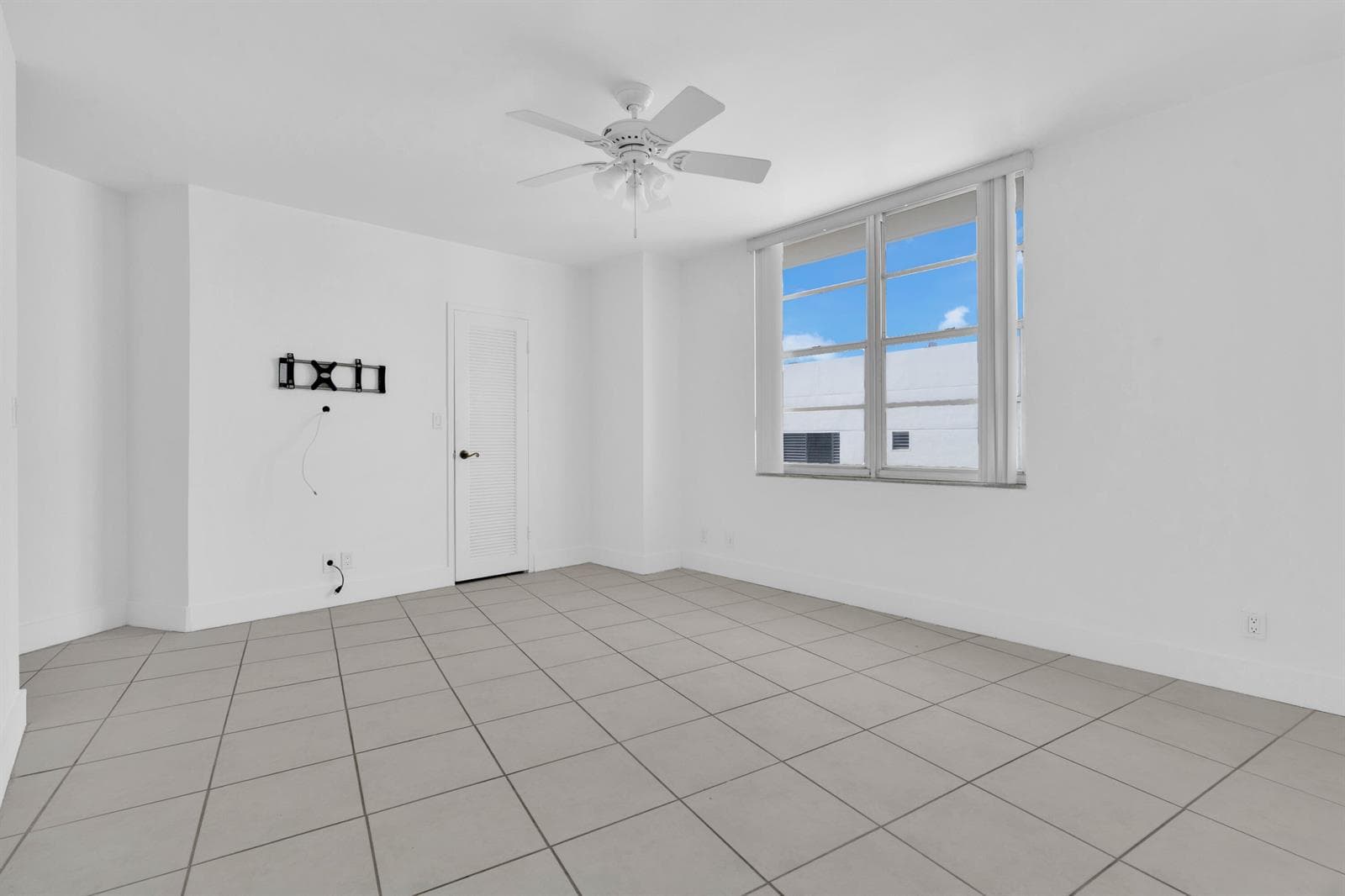 3725 S Ocean Drive 1215 photo 11