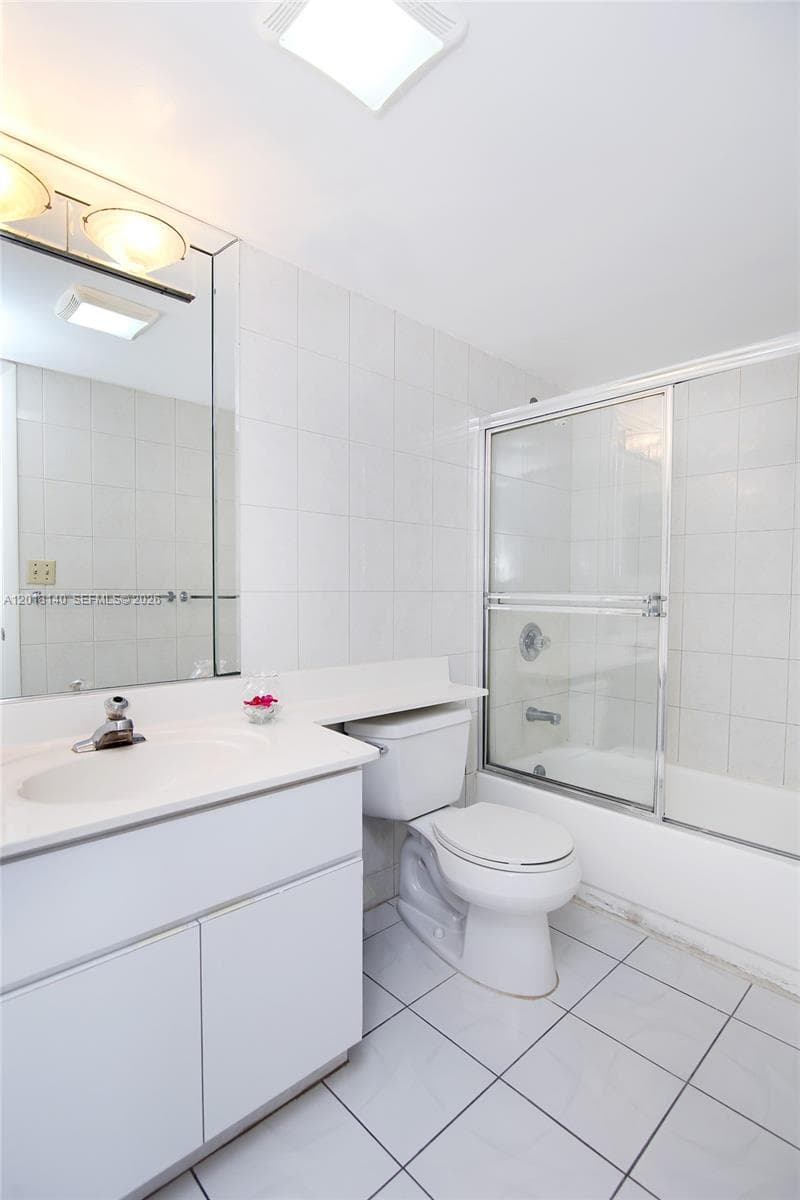 2555 Collins Ave 1804 photo 10