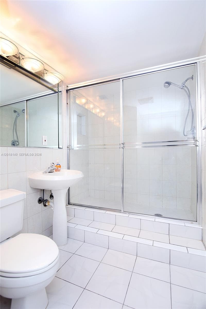 2555 Collins Ave 1804 photo 11