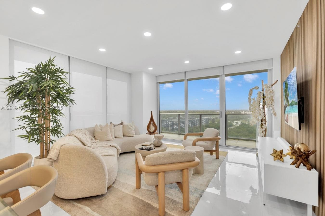 16385 Biscayne Blvd 2101 photo 3