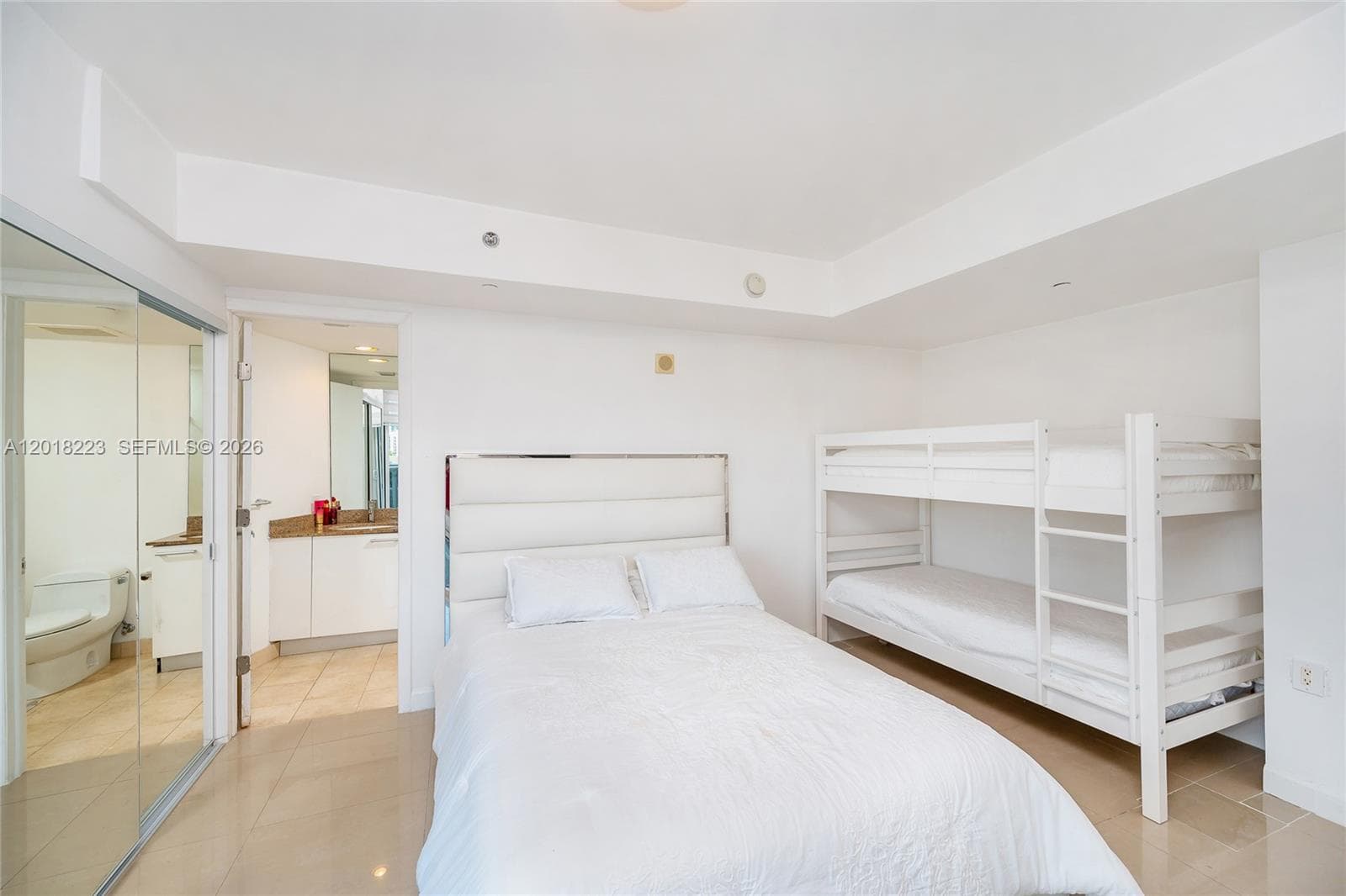17201 Collins Ave 506 photo 17