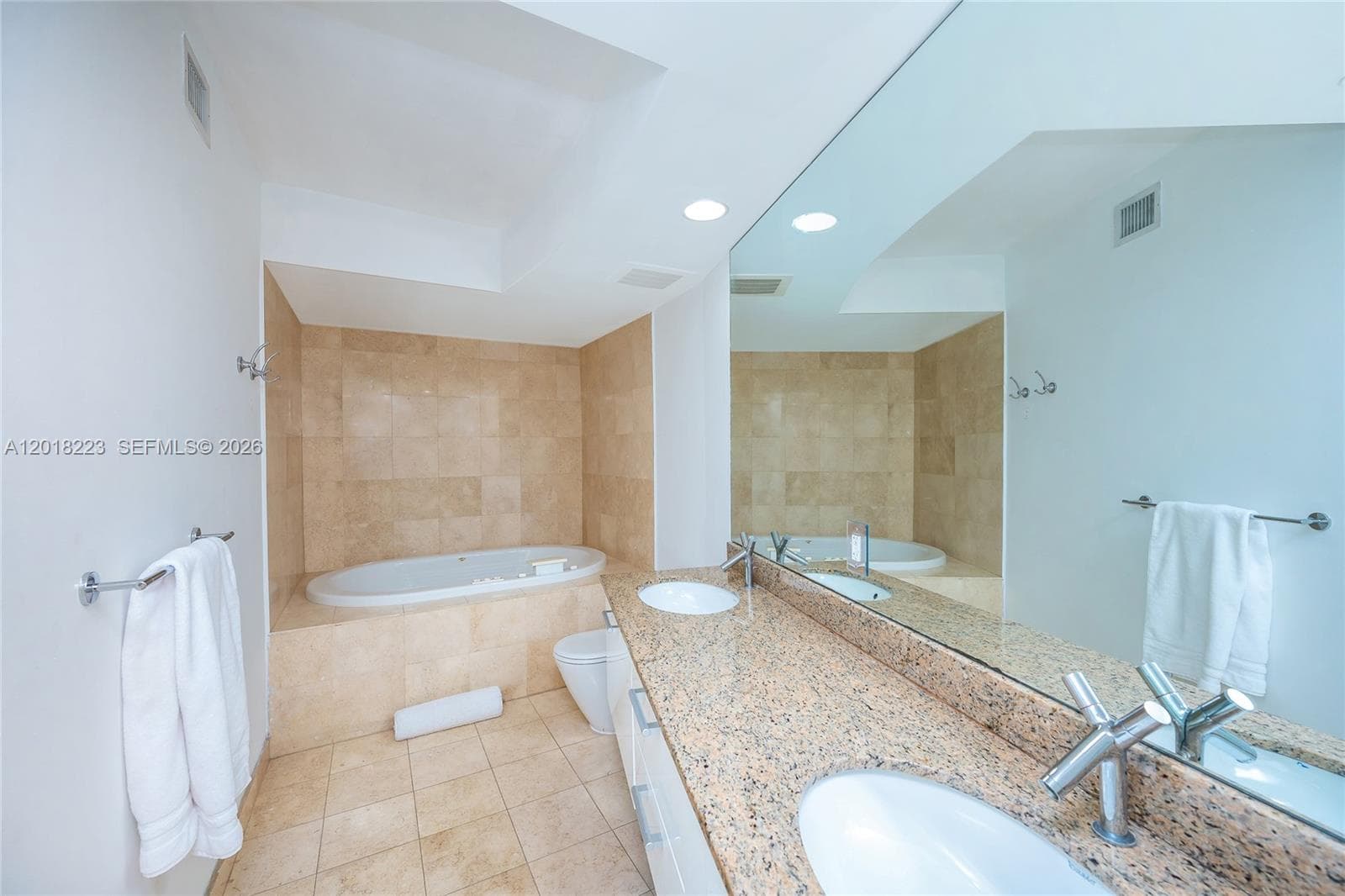 17201 Collins Ave 506 photo 16